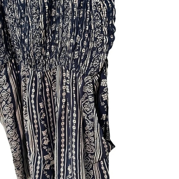 🔹5/$25🔹‎ Lily Rose Juniors Blue and White Smocked Sleeveless Romper. Medium - Picture 4 of 10